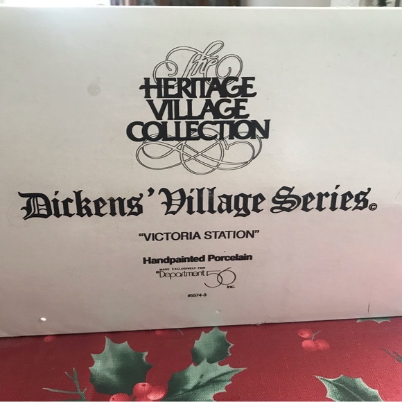 VTG Dept 56 Victoria Station Lighted Train Platform Dickens Village Retired EUC - Picture 6 of 8